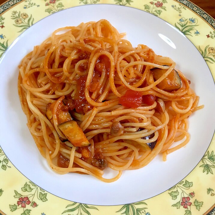 なすとしめじのミートソースパスタ